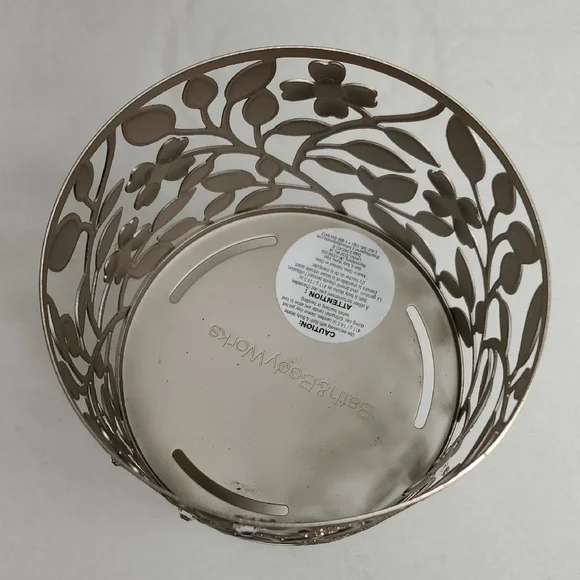 Bath & Body Works Dogwood Sparkle Jeweled Pedestal 3-Wick Candle Holder - Picture 3 of 5